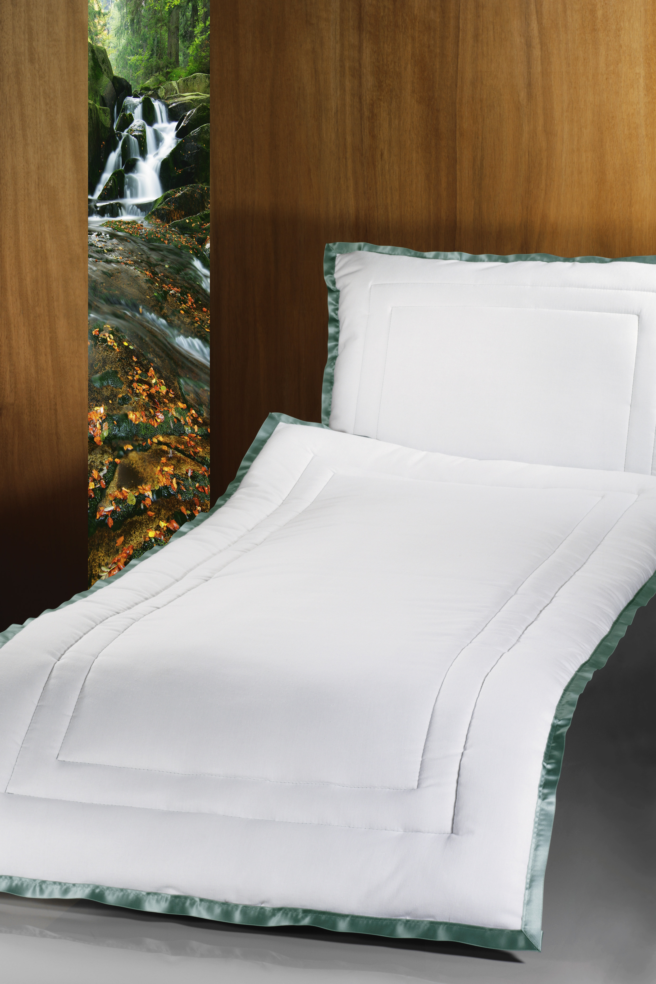 Deckengarnitur 156 Stoff, grüne Litze und Steppung