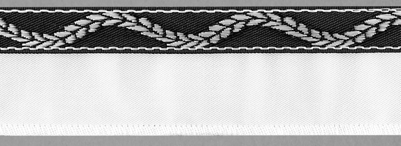 Meter Steg, Serge weiß, beids.abgekett., Vlies hinterl.+angenähtem Lotband Ranke schwarz/weiß ( á 10