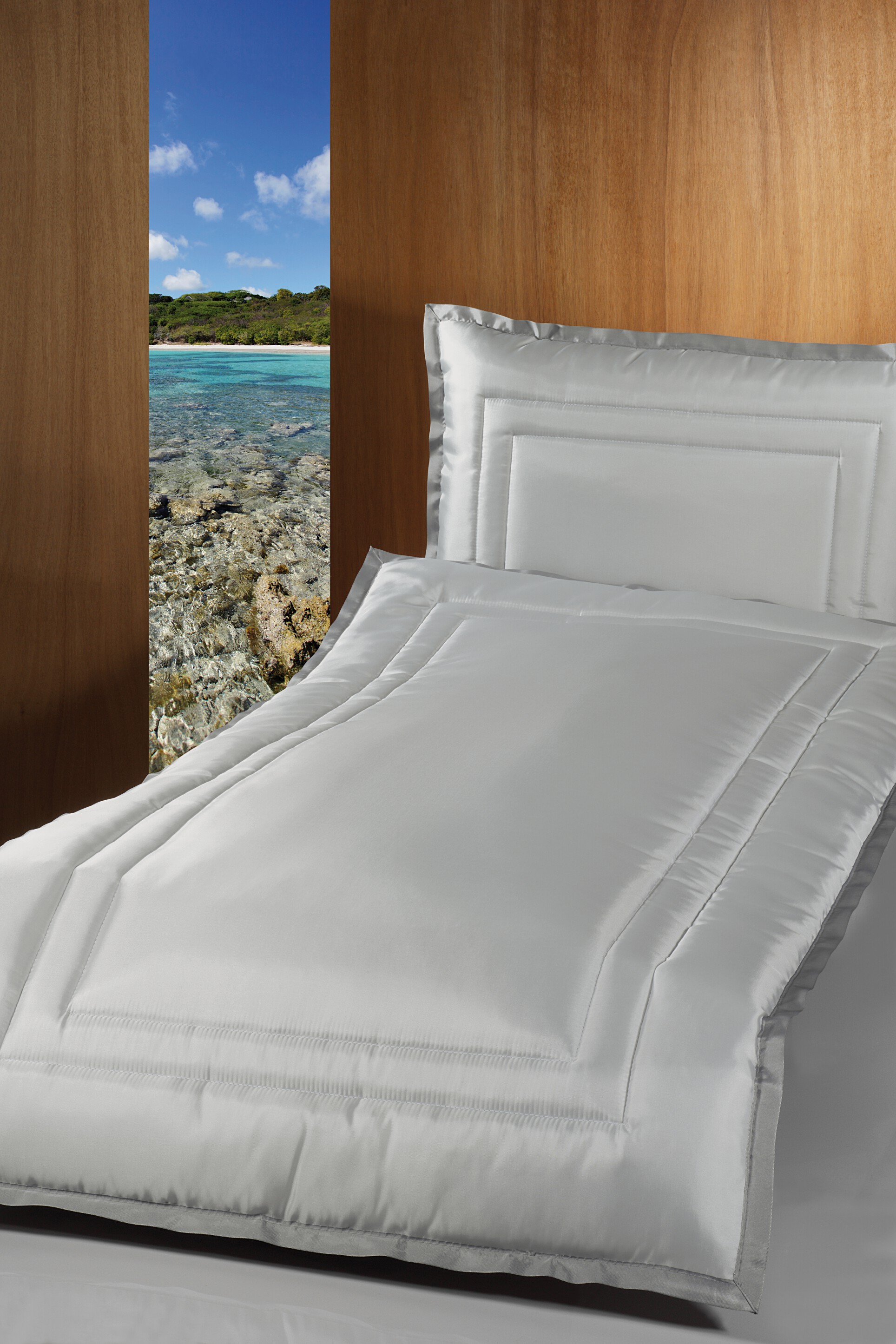 Deckengarnitur 0166 tv Atlas silber matt, dunkelgraue Litze